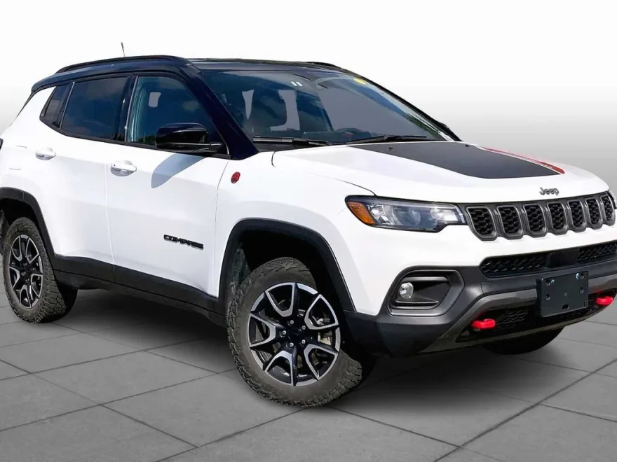 2024 Jeep Compass Trailhawk photo 1