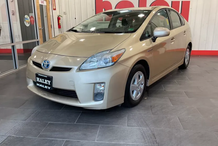 2011 Toyota Prius Two photo 1