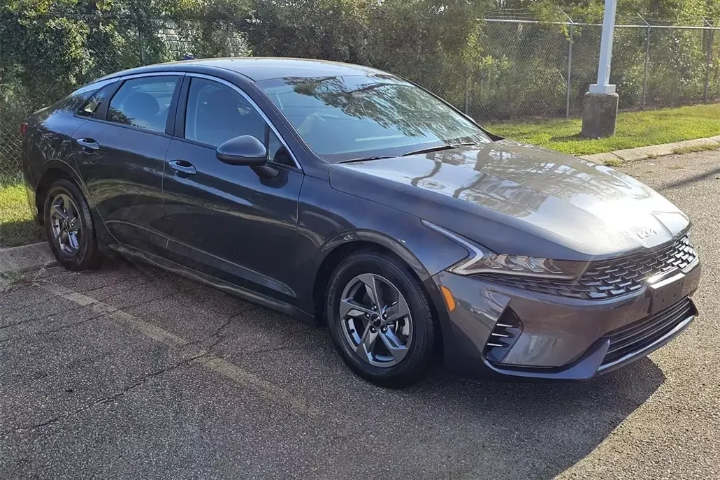 2023 Kia K5 LXS photo 1