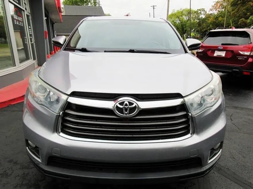 2015 Toyota Highlander LE Plus photo 1
