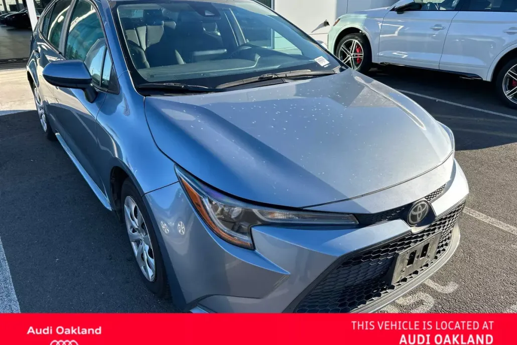 2022 Toyota Corolla LE photo 1