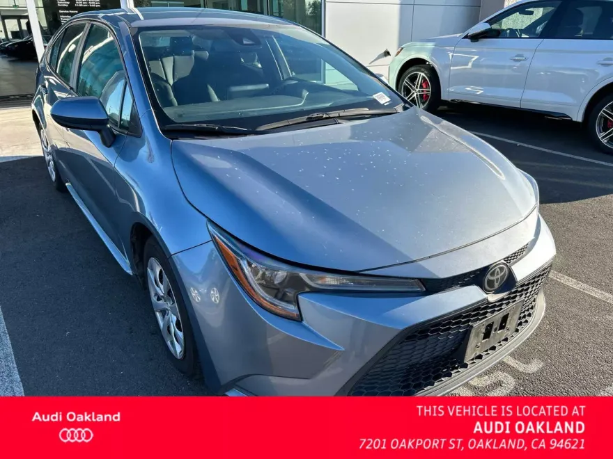 2022 Toyota Corolla LE photo 1