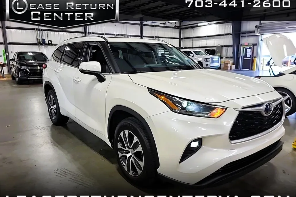 2021 Toyota Highlander XLE photo 1