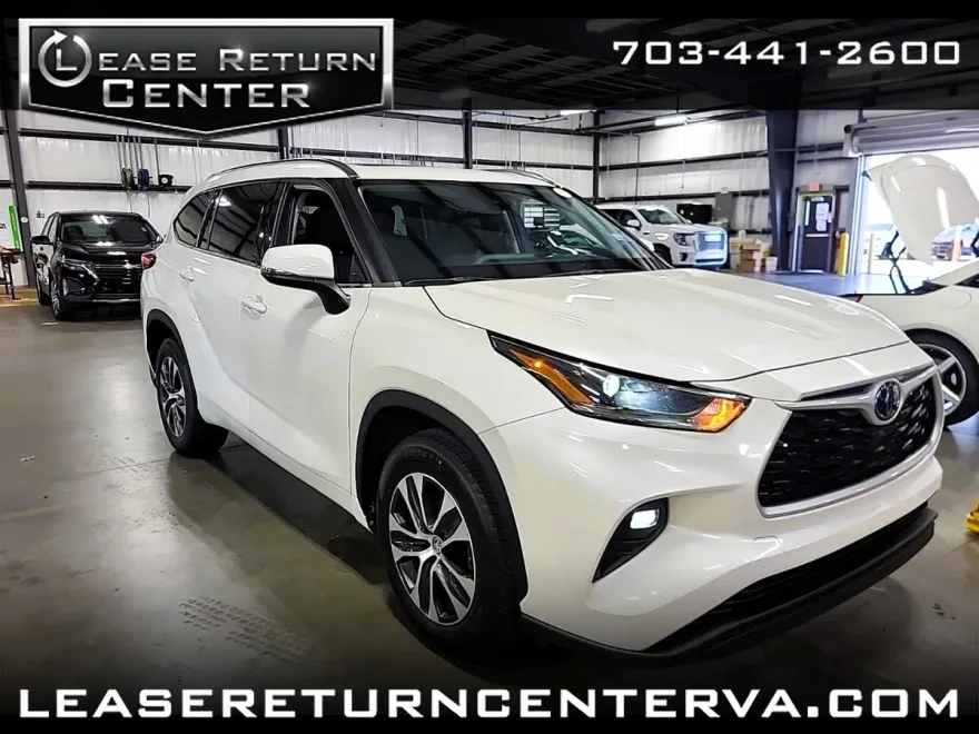 2021 Toyota Highlander XLE photo 1
