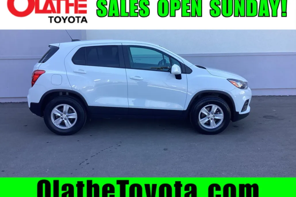 2022 Chevrolet Trax LS photo 1