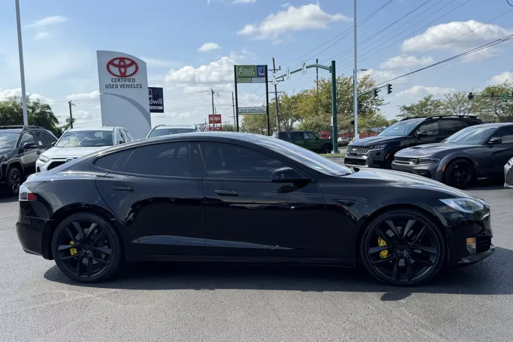 2019 Tesla Model S photo 1