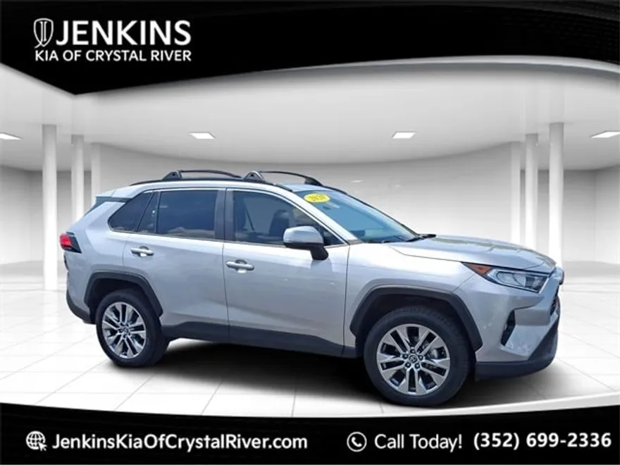 2020 Toyota RAV4 XLE Premium photo 1