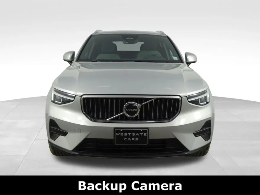 2025 Volvo XC40 Core photo 1