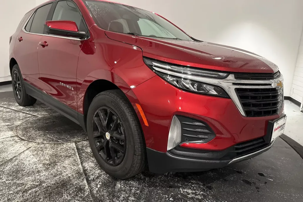 2022 Chevrolet Equinox LT photo 1