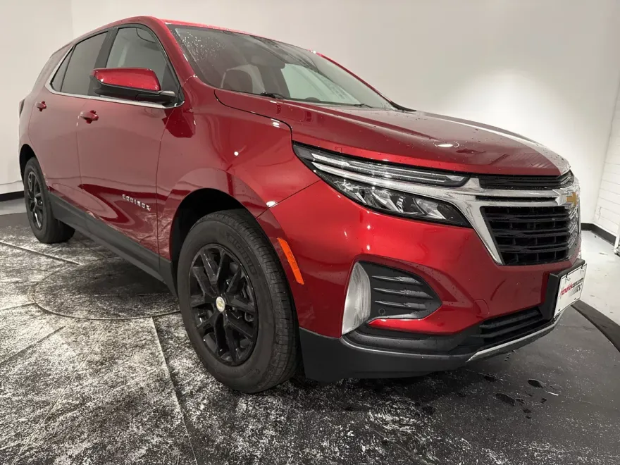 2022 Chevrolet Equinox LT photo 1