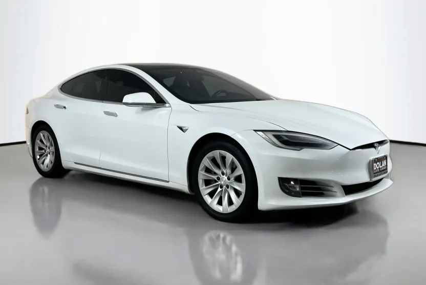 2020 Tesla Model S Long Range Plus photo 1