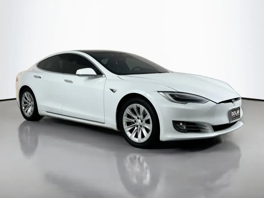 2020 Tesla Model S Long Range Plus photo 1