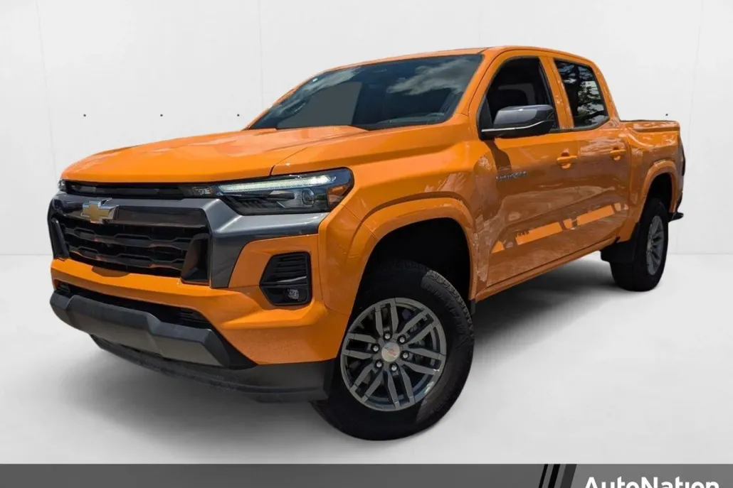 2025 Chevrolet Colorado Work Truck LT photo 1