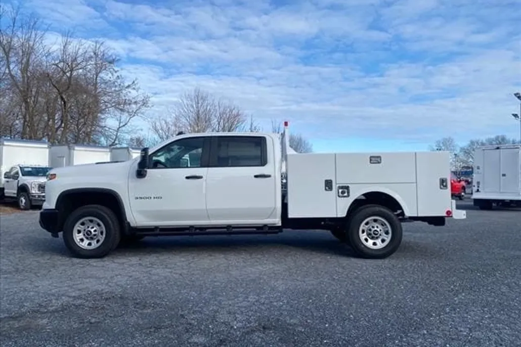 2025 Chevrolet Silverado 3500HD photo 1