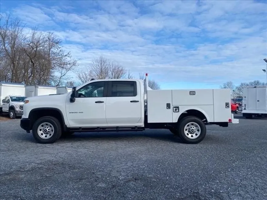 2025 Chevrolet Silverado 3500HD photo 1