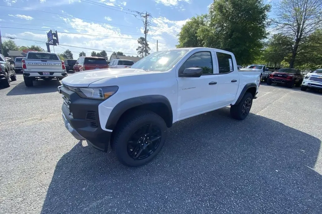 2025 Chevrolet Colorado Trail Boss photo 1