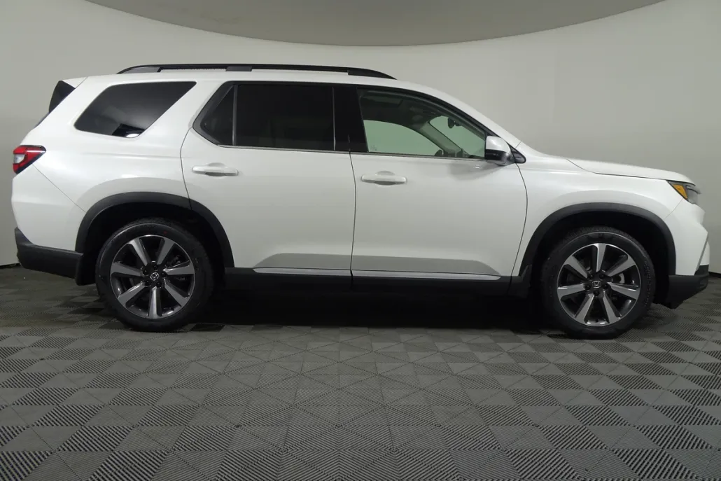2025 Honda Pilot Touring photo 1