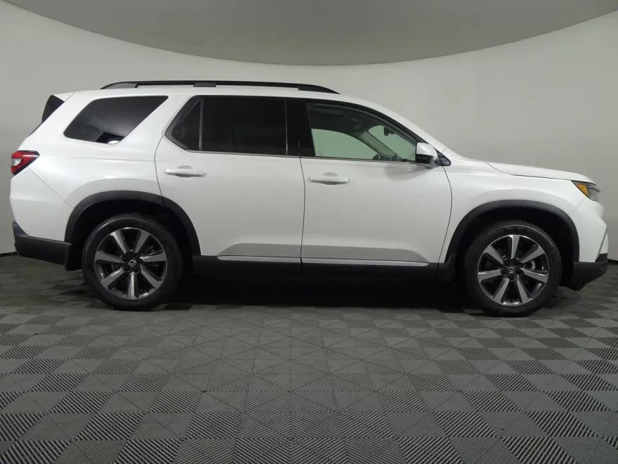 2025 Honda Pilot Touring photo 1
