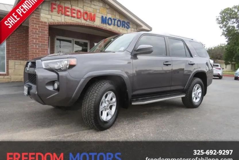 2017 Toyota 4Runner SR5 photo 1