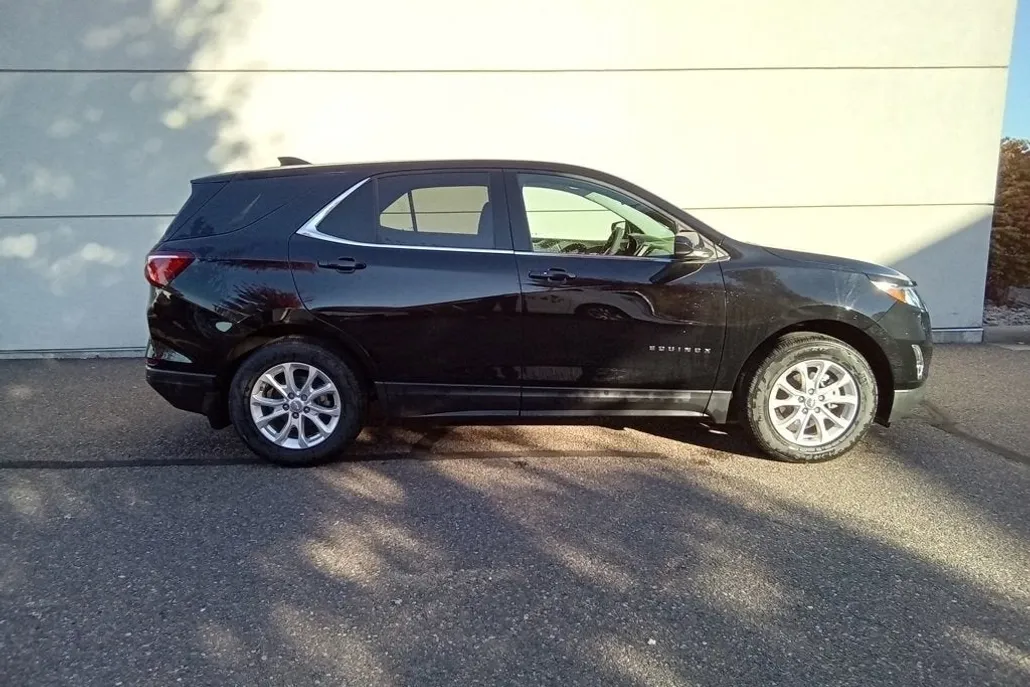 2020 Chevrolet Equinox LT photo 1