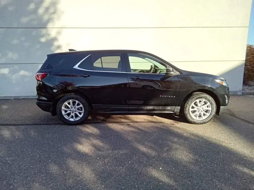2020 Chevrolet Equinox LT photo 1