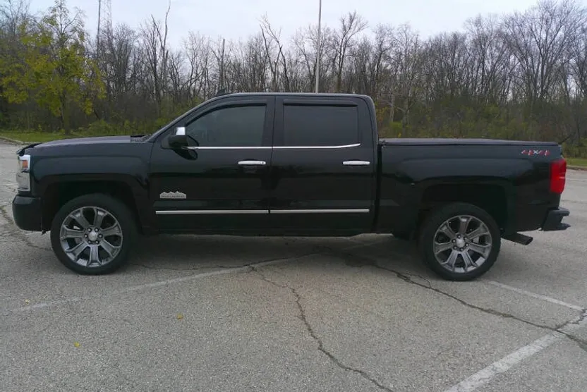 2018 Chevrolet Silverado 1500 High Country photo 1