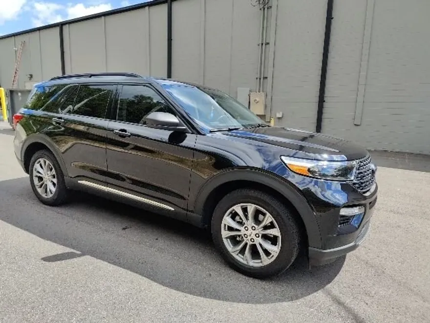 2022 Ford Explorer XLT photo 1