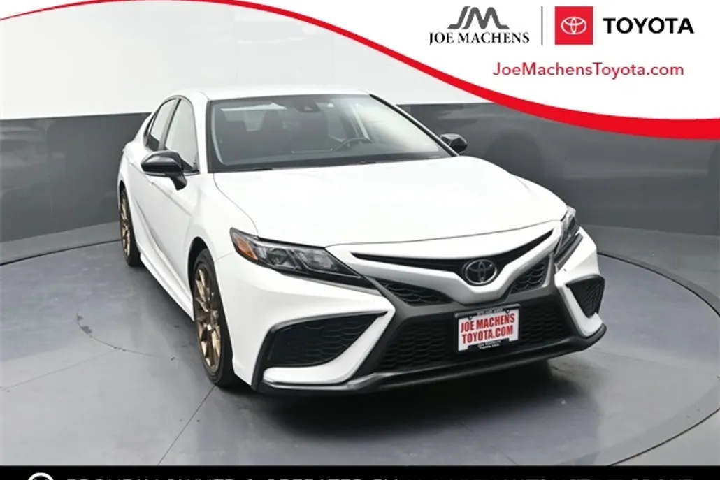 2024 Toyota Camry SE photo 1