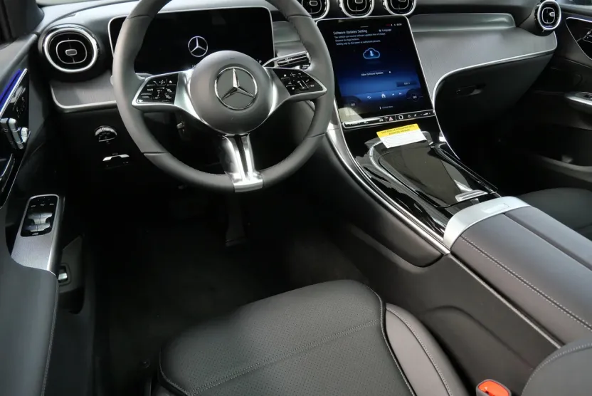 2026 Mercedes Benz GLC 300 4MATIC photo 1
