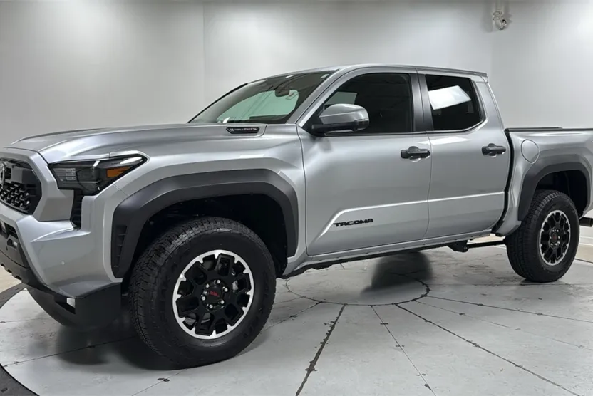 2025 Toyota Tacoma TRD photo 1