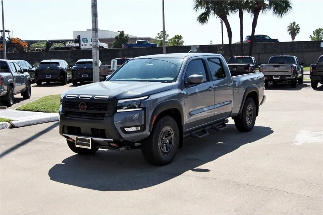 2026 Nissan Frontier SV photo 1