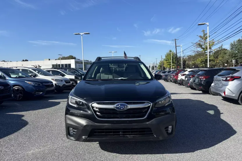 2020 Subaru Outback Premium photo 1