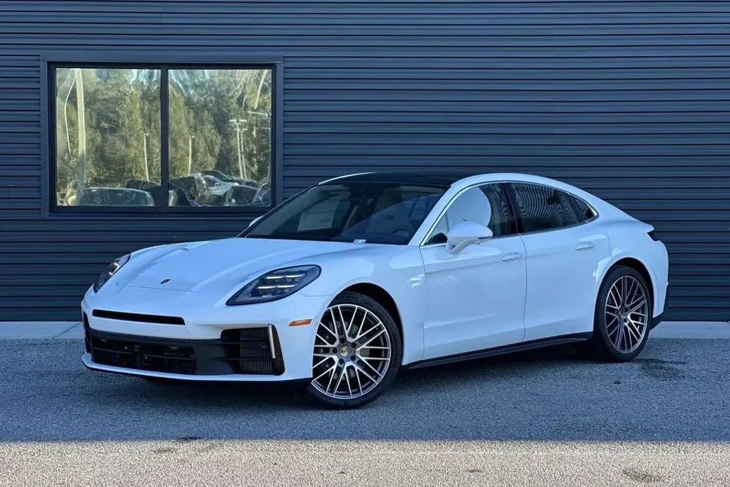 2025 Porsche Panamera Base photo 1
