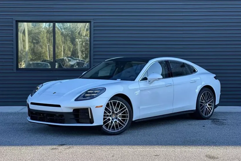 2025 Porsche Panamera Base photo 1