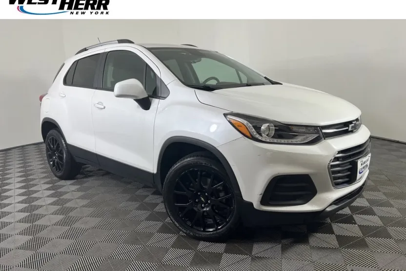 2022 Chevrolet Trax LT photo 1
