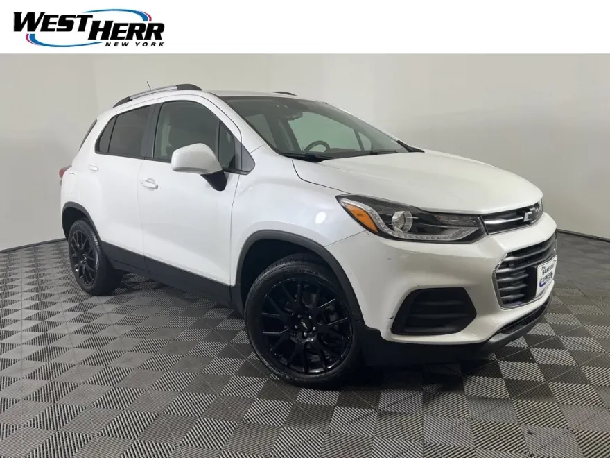 2022 Chevrolet Trax LT photo 1