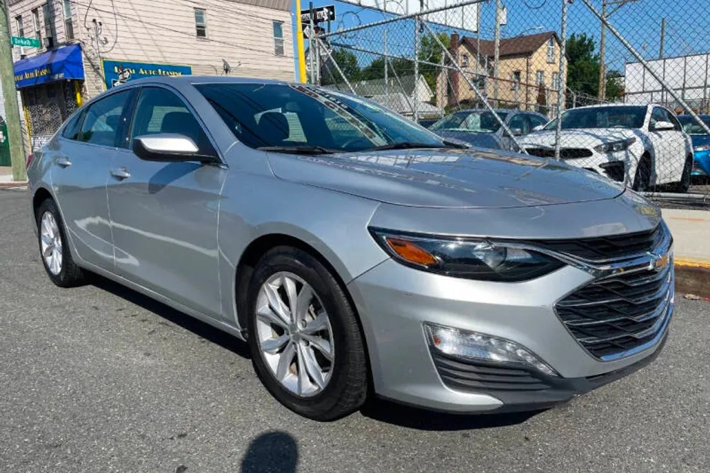 2022 Chevrolet Malibu 1LT photo 1