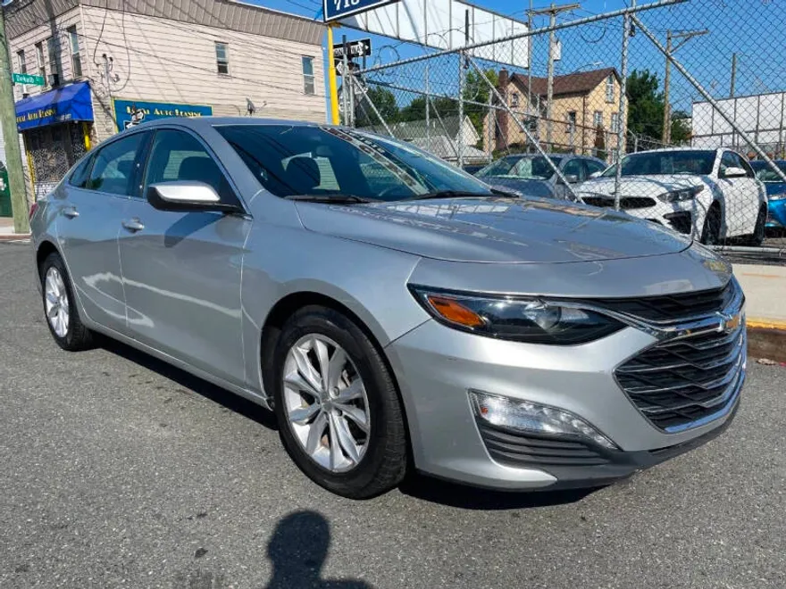 2022 Chevrolet Malibu 1LT photo 1