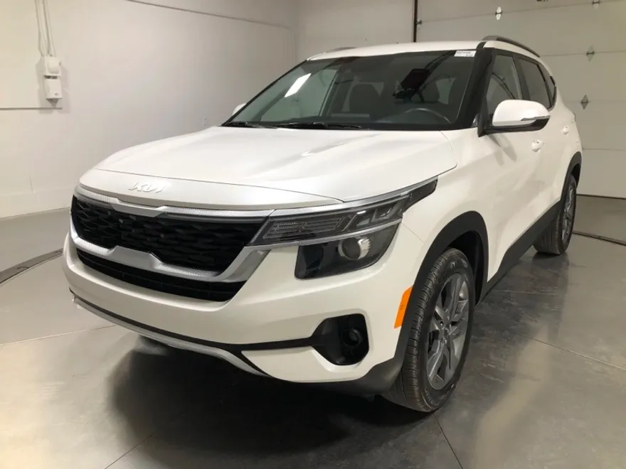 2023 Kia Seltos S photo 1