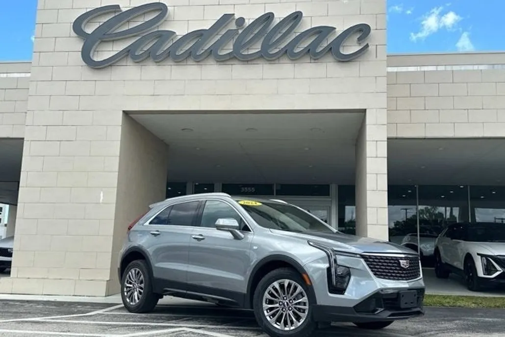 2024 Cadillac XT4 Premium Luxury photo 1