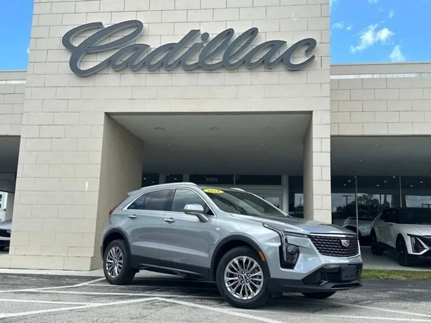 2024 Cadillac XT4 Premium Luxury photo 1