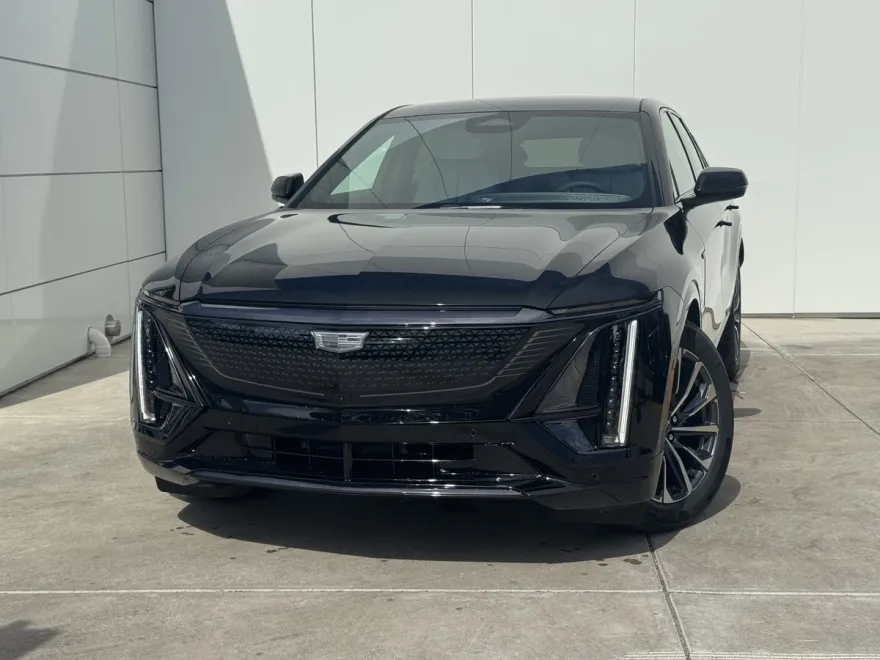 2025 Cadillac Lyriq Sport photo 1