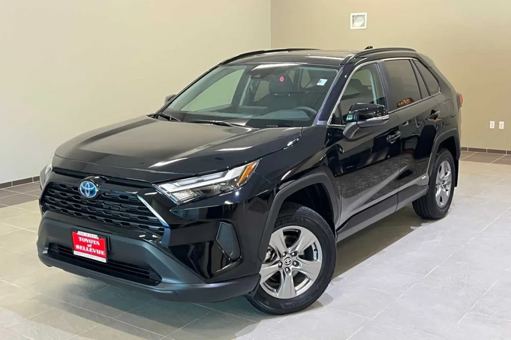 2024 Toyota RAV4 Hybrid XLE photo 1