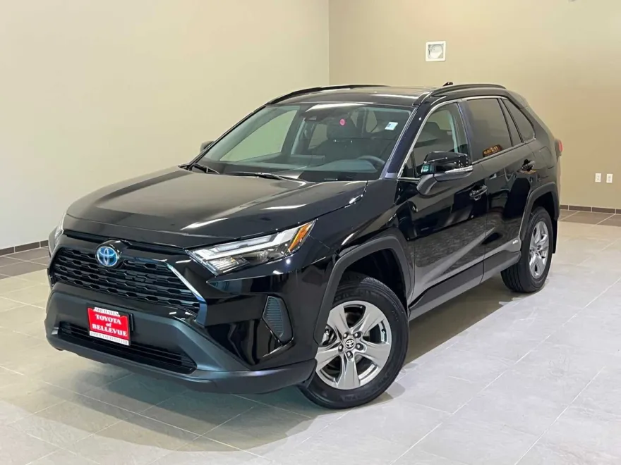 2024 Toyota RAV4 Hybrid XLE photo 1