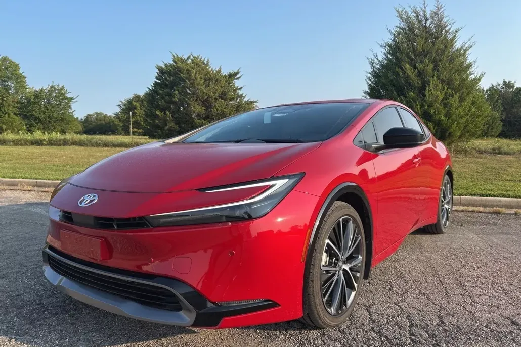 2025 Toyota Prius XLE photo 1