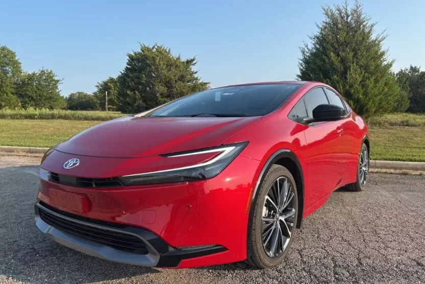 2025 Toyota Prius XLE photo 1