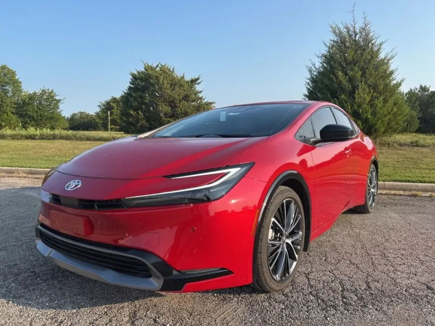 2025 Toyota Prius XLE photo 1