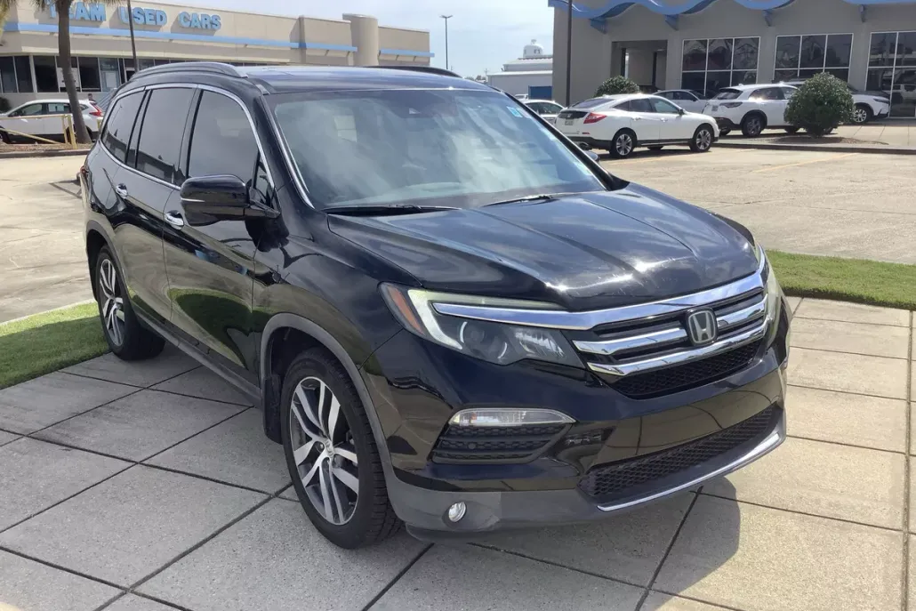 2017 Honda Pilot Touring photo 1