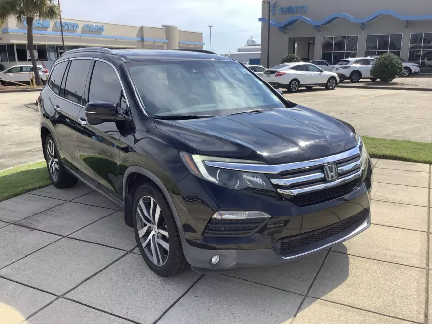 2017 Honda Pilot Touring photo 1