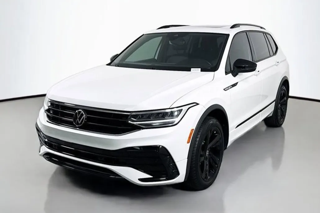 2023 Volkswagen Tiguan SE R-Line Black photo 1